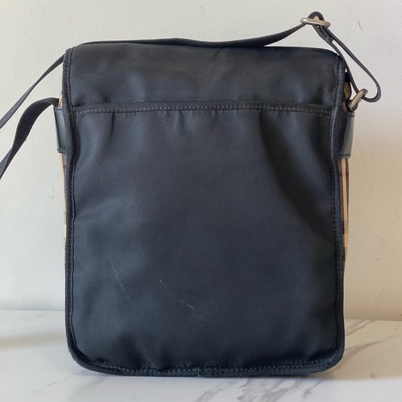 AUTHENTIC CROSSBODY BURBERRY BAG (UNISEX) - Picture 4 of 16